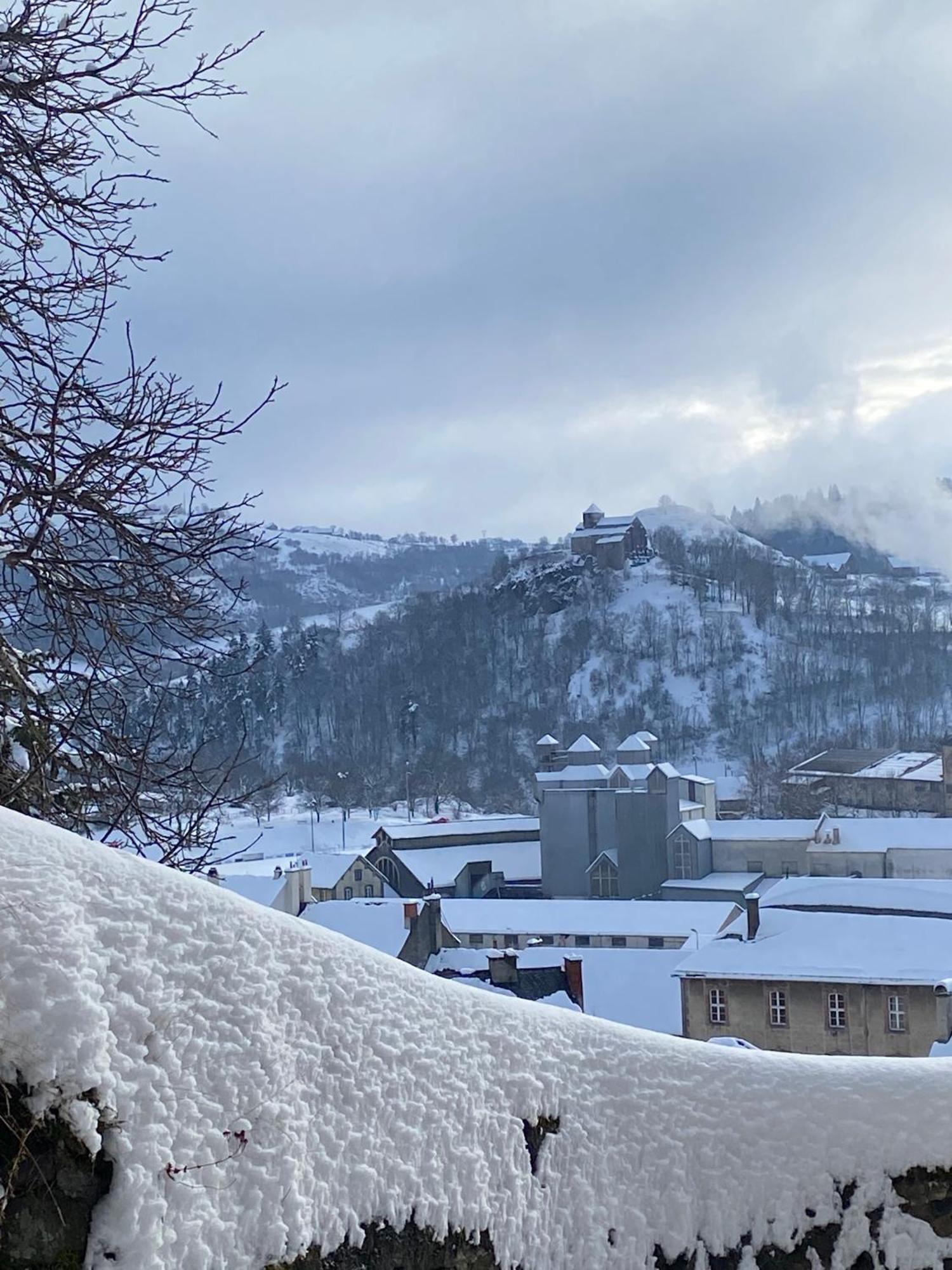 Charmant Appartement Au Coeur Des Volcans D Auvergne Murat  Bagian luar foto